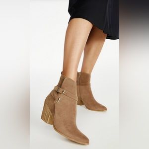 NEW~JUSTFAB Della Block Heel Bootie SIZE 6